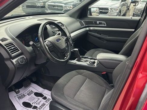 Used 2017 Ford Explorer XLT image 21