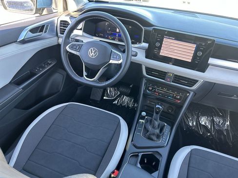 New 2026 Volkswagen Taos SE FWD image 10