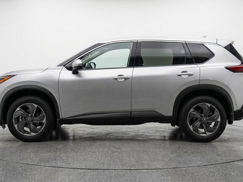 Used 2025 Nissan Rogue SV image 5