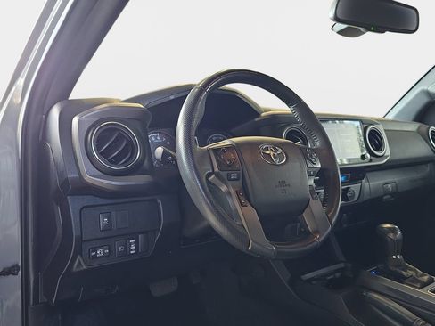 Used 2021 Toyota Tacoma TRD Off-Road AWD/4WD image 17