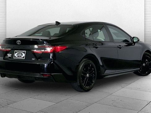 Used 2025 Toyota Camry SE image 13