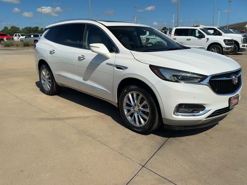 Used 2021 Buick Enclave Premium w/ Sun and Sites Package image 3