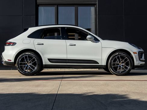 Certified 2026 Porsche Macan AWD/4WD image 12