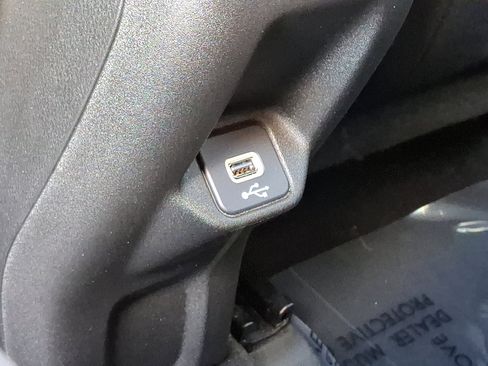 Used 2022 Jeep Renegade Latitude image 11