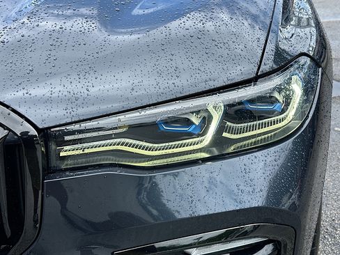 Used 2020 BMW X7 M50i w/ Dynamic Handling Package image 34