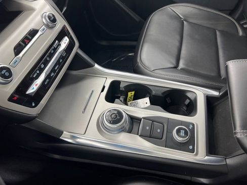 Used 2022 Ford Explorer XLT w/ Equipment Group 202A image 20