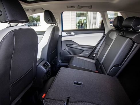New 2026 Volkswagen Taos SE FWD image 27