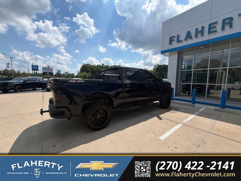 Used 2022 Chevrolet Silverado 1500 RST AWD/4WD image 2