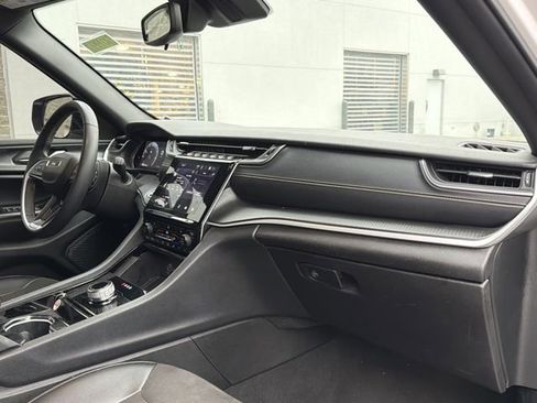 Used 2023 Jeep Grand Cherokee Altitude image 18