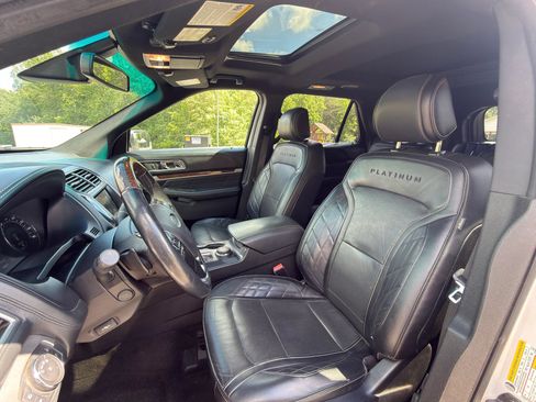 Used 2016 Ford Explorer Platinum AWD/4WD image 2