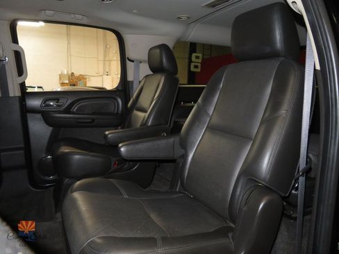 Used 2011 GMC Yukon XL Denali AWD/4WD image 5