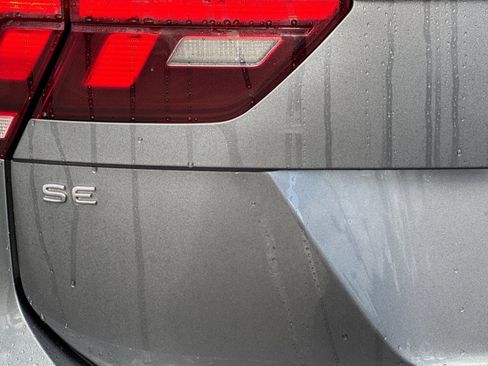 Used 2023 Volkswagen Tiguan SE image 12