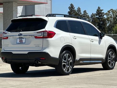 Used 2025 Subaru Ascent Limited AWD/4WD image 3