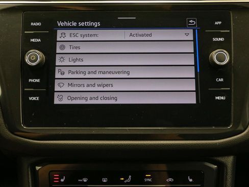 Used 2022 Volkswagen Tiguan SE AWD/4WD image 31