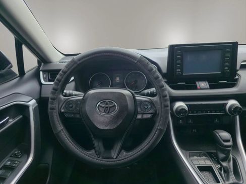 Used 2019 Toyota RAV4 XLE w/ Convenience Package FWD image 15