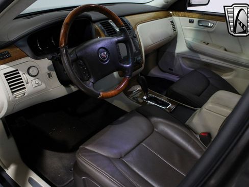 Used 2008 Cadillac DTS Performance w/ Platinum Edition image 27