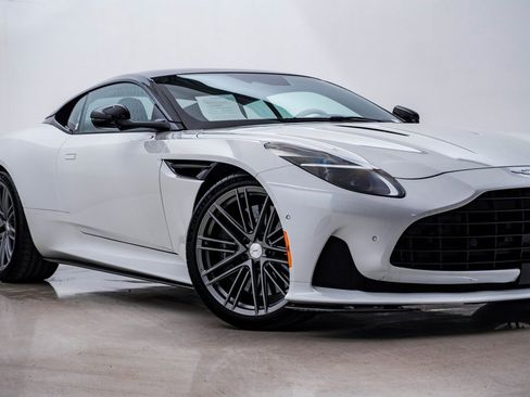 Used 2024 Aston Martin DB12 Coupe image 2