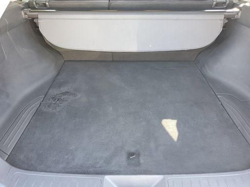 Used 2021 Toyota Venza LE image 8