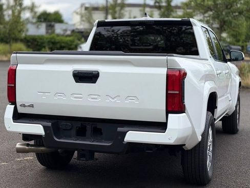 Certified 2025 Toyota Tacoma SR5 AWD/4WD image 5