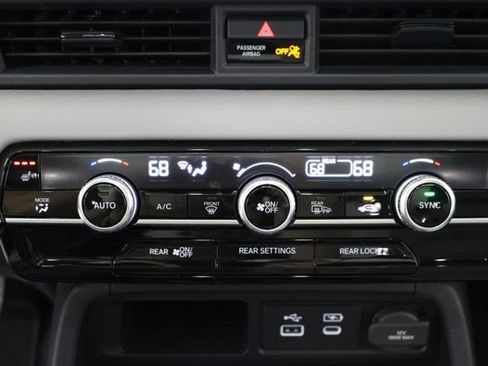 Used 2025 Honda Pilot Touring image 34