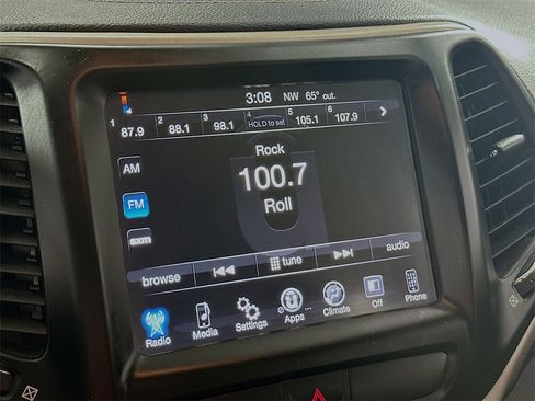 Used 2017 Jeep Cherokee Latitude w/ Comfort & Sound Group image 12