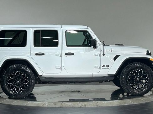 Used 2021 Jeep Wrangler Unlimited Sahara AWD/4WD image 11