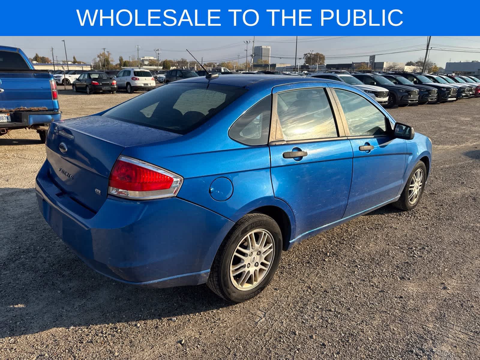 Used 2010 Ford Focus SE FWD image 3