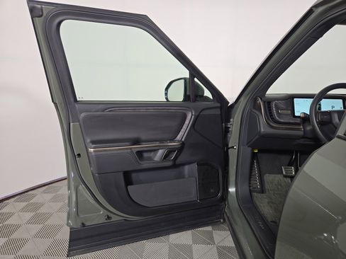 Used 2022 Rivian R1T Launch Edition image 16