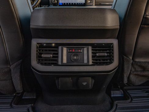Used 2024 Ford F250 Platinum w/ FX4 Off-Road Package AWD/4WD image 34