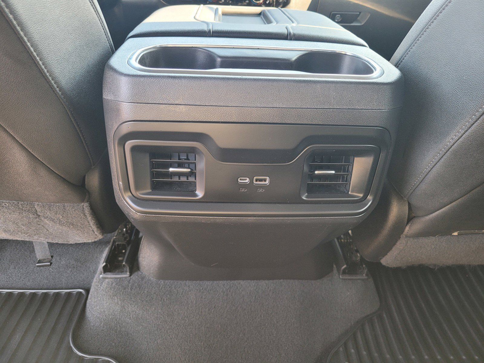 Used 2022 Chevrolet Silverado 1500 LT w/ Leather Package AWD/4WD image 13