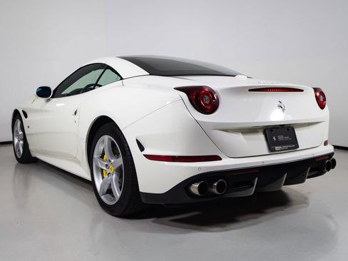 Used 2017 Ferrari California T RWD image 7