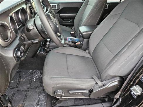 Used 2021 Jeep Gladiator Sport image 15