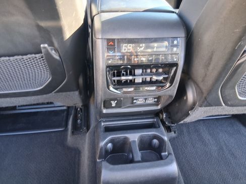 Used 2022 Jeep Grand Cherokee L Limited AWD/4WD image 16