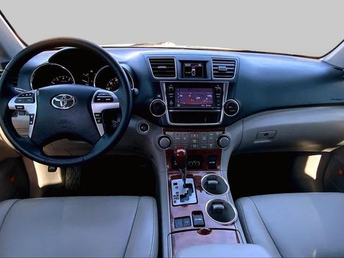 Used 2013 Toyota Highlander Limited FWD image 16