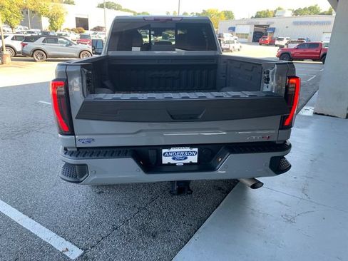Used 2024 GMC Sierra 2500 AT4 w/ AT4 Premium Plus Package AWD/4WD image 9