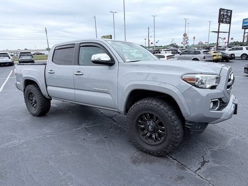 Used 2018 Toyota Tacoma Limited AWD/4WD image 2