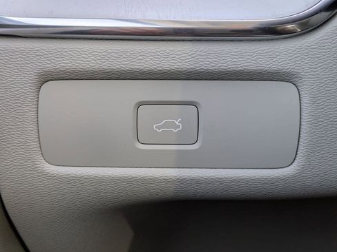 New 2026 Volvo XC60 B5 Ultra w/ Protection Package Premier image 33