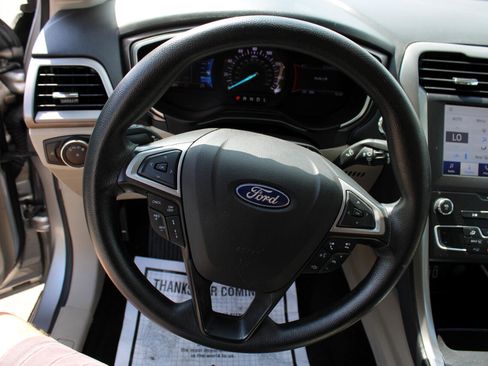 Used 2020 Ford Fusion SE image 19