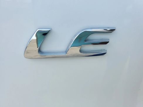 Used 2021 Toyota Corolla LE image 11