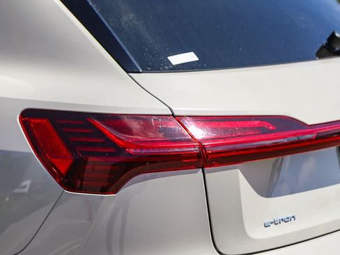 Used 2022 Audi e-tron Premium AWD/4WD image 8