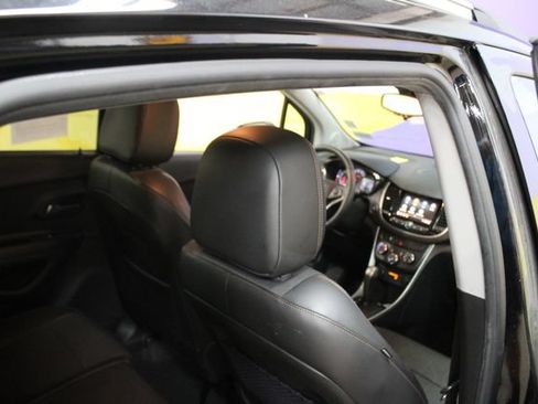 Used 2020 Chevrolet Trax LT w/ Driver Confidence Package FWD image 10