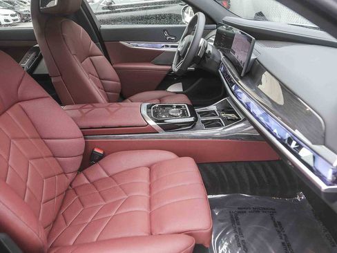 Used 2026 BMW 750e xDrive image 13