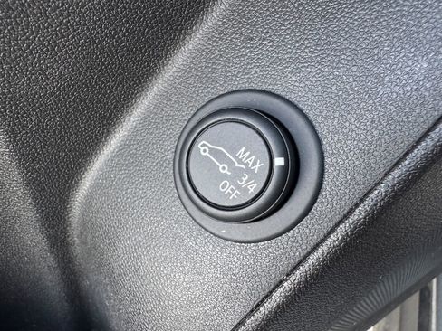 Used 2023 Chevrolet Equinox LT w/ Driver Convenience Package image 23