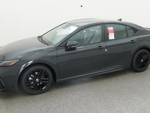New 2026 Toyota Camry SE FWD image 5