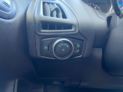 Used 2017 Ford Focus SE image 39