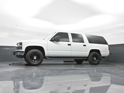 Used 1997 Chevrolet Suburban 2500 w/ Preferred Equipment Group 2 image 28