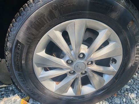 Used 2016 Kia Sedona L image 10