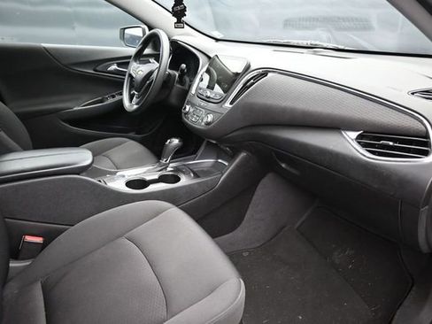Used 2019 Chevrolet Malibu LT FWD image 17