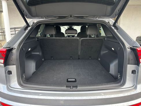 Used 2025 Volkswagen Atlas Cross Sport SE image 28