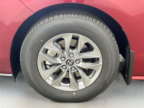 New 2026 Toyota Sienna XLE image 8